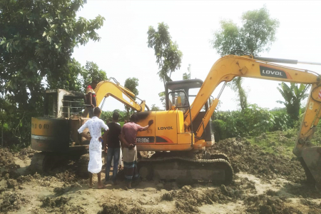 মুজিবনগরে দূর্বৃত্তরা  ২টি মাটি কাটা গাড়ি পুড়িয়েছে