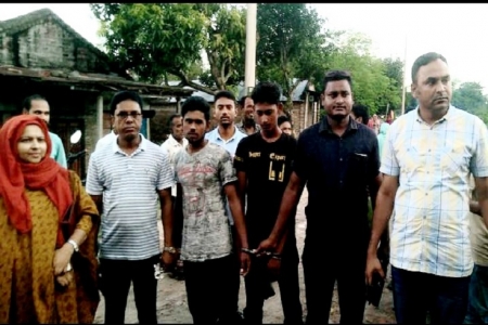 আলমডাঙ্গাতে টেপেন্টাডল ট্যাবলেট ও গাজাসহ দুই মাদক বিক্রেতা আটক