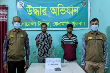 কেএমপি'র অভিযানে ইয়াবা ট্যাবলেট ও গাঁজাসহ গ্রেপ্তার - ৩