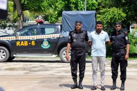 খুলনার ডুমুরিয়ায় র‍্যাবের অভিযানে ভুয়া সেনা সদস্য গ্রেফতার