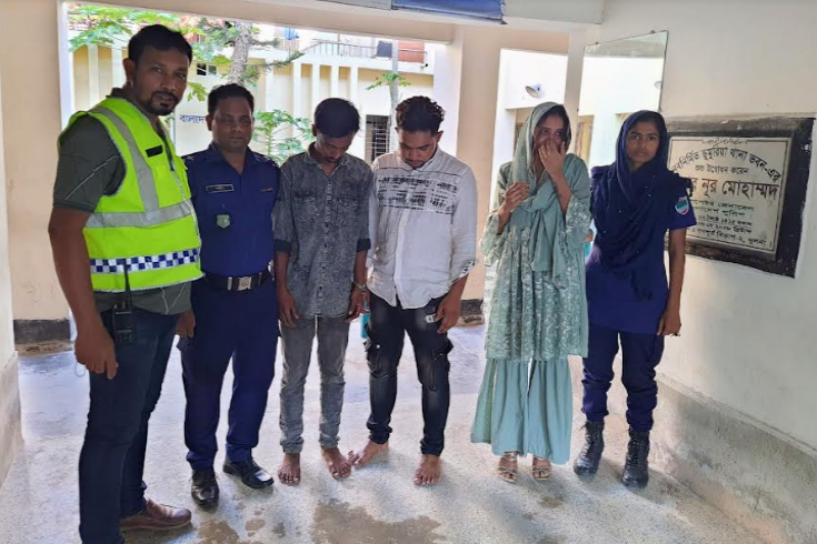 ডুমুরিয়ায় নারী নিয়ে ফুর্তি করার সময় ধরা খেলেন দুই ব্যবসায়ী