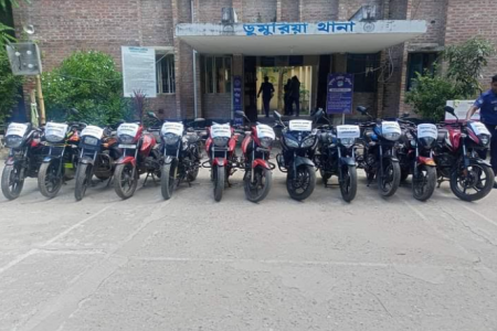 খুলনার ডুমুরিয়ায় ১৫টি চোরাই মোটর সাইকেলসহ গ্রেপ্তার ৪