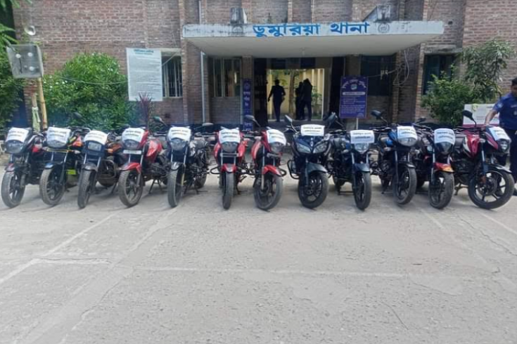 খুলনার ডুমুরিয়ায় ১৫টি চোরাই মোটর সাইকেলসহ গ্রেপ্তার ৪