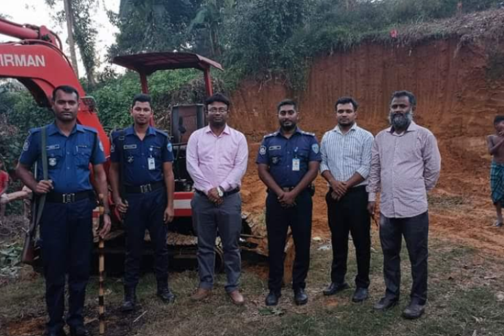 বাঁশখালীতে পাহাড় কাটার দায়ে ২ লক্ষ টাকা জরিমানা