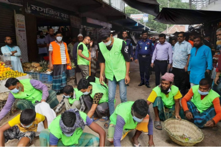 নগরকান্দা পৌরসভায় পরিচ্ছন্নতার অভিযান চালালো বেগম শিরিয়া সমাজ-কল্যাণ সংস্থা