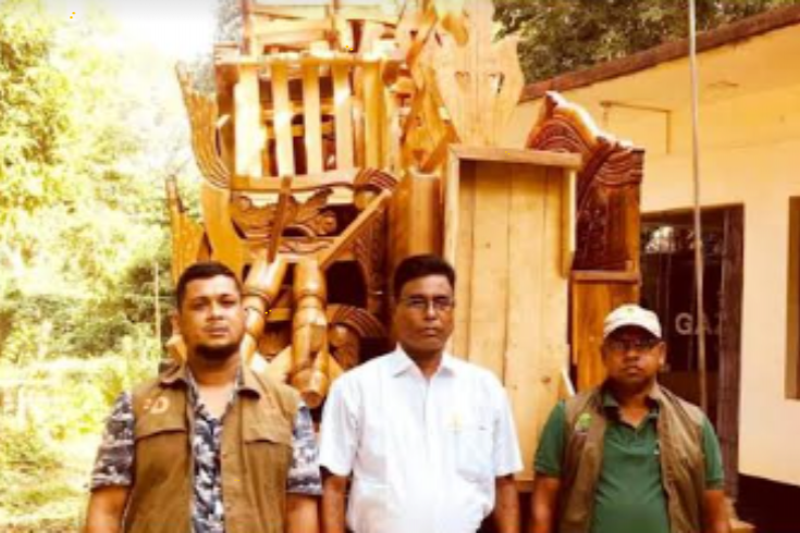 চুনতিতে অবৈধভাবে ফার্ণিচার পাচারকালে পিক-আপ জব্দ