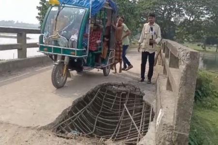 মদনে এলজিডির সেতু ভেঙে যাওয়ায় জনগণের দুর্ভোগের শেষ নেই
