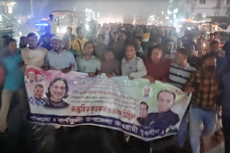 কর্ণফুলী উপজেলা যুবলীগের আনন্দ মিছিল মিষ্টি বিতরণ
