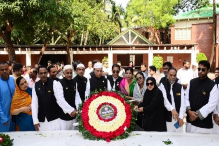 বঙ্গবন্ধুর সমাধিতে চট্টগ্রাম জেলা পরিষদ চেয়ারম্যানের শ্রদ্ধা