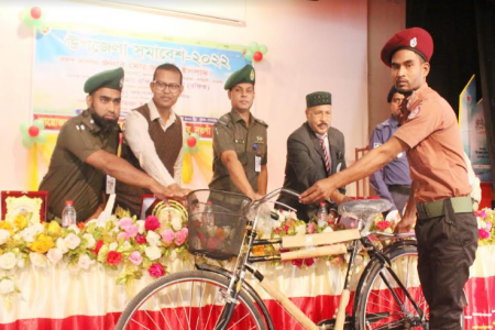 নওগাঁয় সদর উপজেলা আনসার ও ভিডিপি সমাবেশ অনুষ্ঠিত
