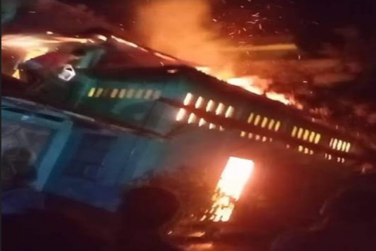 সাতকানিয়ায় অগ্নিকান্ডে বসতবাড়ি পুড়ে ছাই, আট লক্ষ টাকার ক্ষয়ক্ষতি
