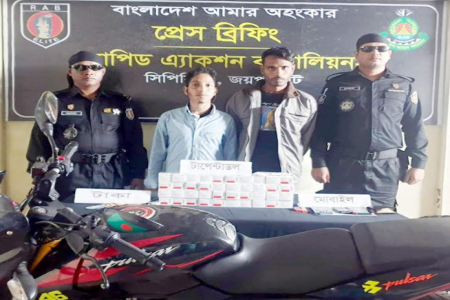 নওগাঁয় চার হাজার নেশা জাতীয় ট্যাবলেটসহ ২ যুবক আটক