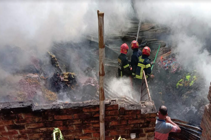 চুয়াডাঙ্গায় তুলার কারখানায় অগ্নিকান্ড: কোটি টাকার ক্ষতি