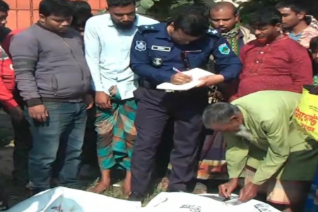 নওগাঁয় ট্রাক চাপায় দম্পতি নিহত,অক্ষত ২ শিশু