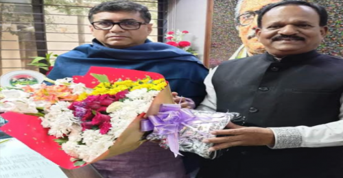 আওয়ামী লীগের দপ্তর সম্পাদক ব্যরিস্টার বিপ্লব বড়ুয়াকে লোহাগাড়া ইউপি চেয়ারম্যান’র ফুলেল শুভেচ্ছা 