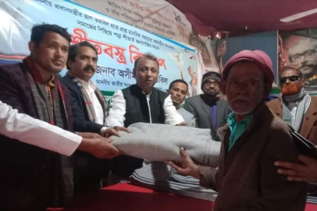 আটপাড়াতে শীত বস্ত্র বিতরণ করলেন এমপি অসীম কুমার উকিল