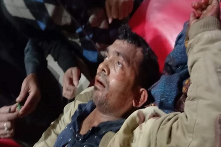 লোহাগাড়ায় প্রকাশ্যে হত্যাচেষ্টা, মৃত্যুর সাথে লড়ছে আবু জাহেদ