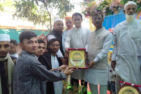 সাতকানিয়ায় ৭ কোরআন হাফেজকে কৃতি সংবর্ধনা
