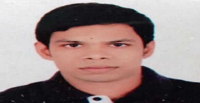  বিআরটিএ অফিসে সংবাদ সংগ্রহের সময় সাংবাদিকের কলার ধরে টেনে হিচরে  পেটালো বিআরটিএ কর্মকর্তা