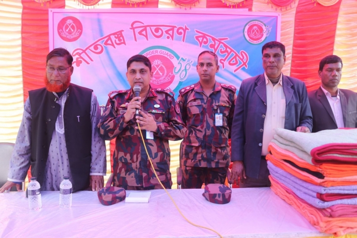 মহেশপুর বিজিবির পক্ষ থেকে দুঃস্থদের মাঝে শীতবস্ত্র বিতরণ 
