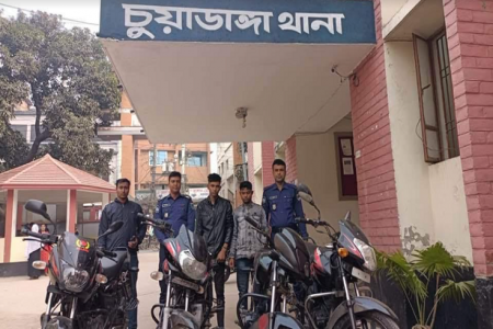 চুয়াডাঙ্গায় পুলিশের অভিযানে ৪ টি চোরাই মোটরসাইকেলসহ আটক ২