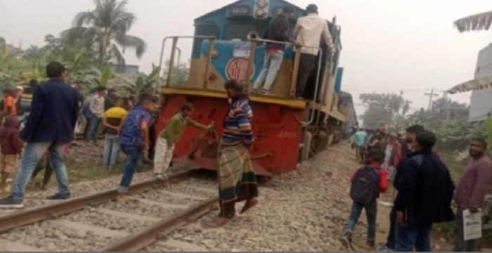 গাজীপুরে ট্রেনের ইন্জিন বিকল: রাজধানীমুখী ট্রেন চলাচল বন্ধ 