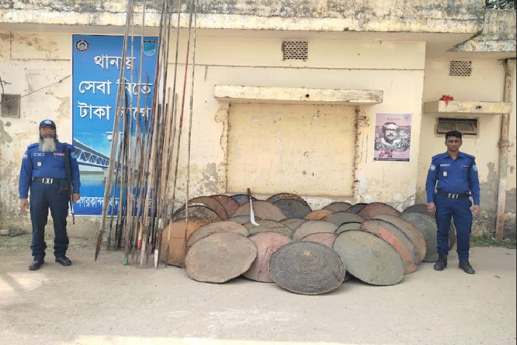 ফরিদপুরে বিপুল পরিমাণ দেশীয় অস্ত্র উদ্ধার