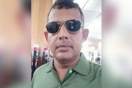 খুলনায় প্রকাশ্যে গুলি করে হত্যা