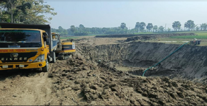 ফরিদপুরে যত্রতত্র পুকুর খনন, ভ্রাম্যমাণ আদালতে জরিমানা 