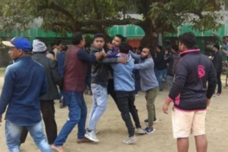 দুই আসনে ভোটগ্রহণের শুরুতে ধাওয়া-পাল্টাধাওয়া
