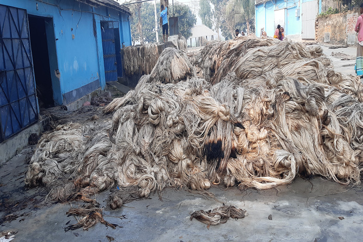 পাটের গুদামে আগুন, ২ লাখ টাকার ক্ষতি 