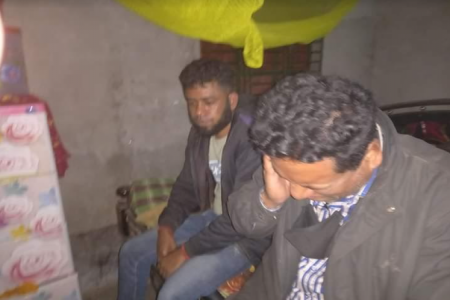 বদলগাছীতে ডিবি পরিচয়ে প্রতারণা: আটক ২