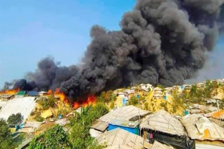 পুড়ছে রোহিঙ্গা ক্যাম্প, নিয়ন্ত্রণে ৪ ইউনিট 