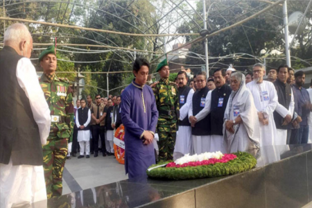বঙ্গবন্ধুর প্রতিকৃতিতে প্রধানমন্ত্রীর শ্রদ্ধা