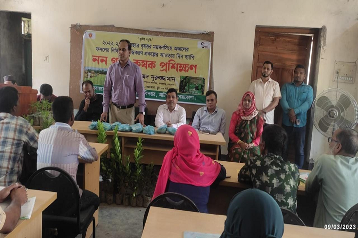 আটপাড়ায় ফসলের নিবিড়তা বৃদ্ধিকরণ প্রকল্পের আওতায় কৃষকদের প্রশিক্ষণ