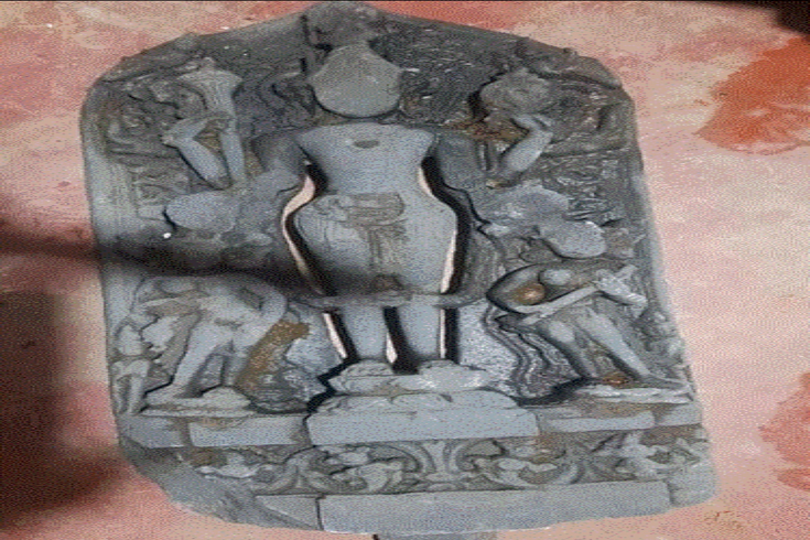নওগাঁয় ১৫ কোটি টাকা মূল্যের বিষ্ণু মূর্তি উদ্ধার