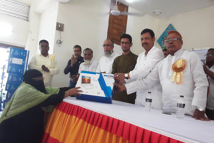 নগরকান্দার ৭৪ টি সরকারি প্রাথমিক বিদ্যালয়ে ফ্রী ল্যাপটপ বিতরণ