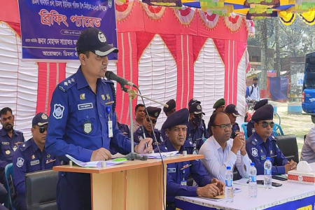 ইউপি উপ নির্বাচনে পুলিশের ব্রিফিং প্যারেড 