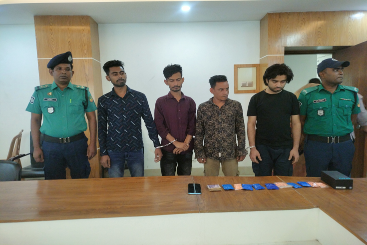 টঙ্গীতে ১৭০০ পিস ইয়াবা সহ ৪ মাদক ব্যবসায়ী গ্রেফতার 