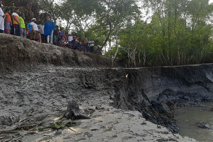 শ্যামনগরের গাবুরায় আবারও নদীতে ভাঙন আতঙ্কে এলাকাবাসি