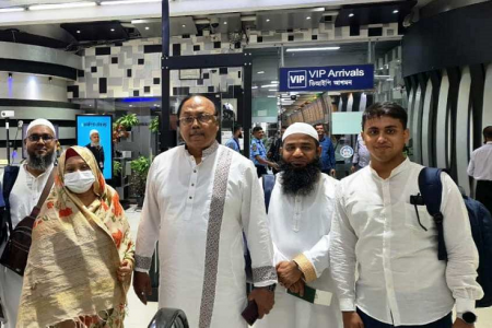 পবিত্র ওমরাহ পালনের জন্য সৌদি আরব গেলেন রাসিক মেয়র