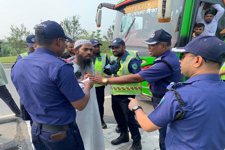 এক্সপ্রেসওয়েতে বিশেষ অভিযানে শৃঙ্খলায় ফিরছে যানবাহন, দুই দিনে ৩৪৩ মামলা