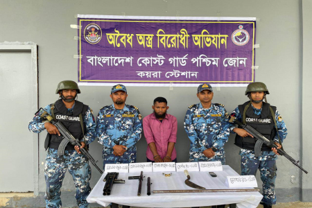 শ্যামনগরে অন্ত্র গুলি সহ বনদস্যু আটক