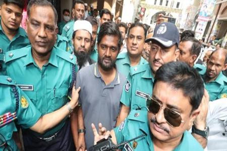 ঢাকা কেন্দ্রীয় কারাগারে নেওয়া হচ্ছে সাংবাদিক শামসুজ্জামানকে