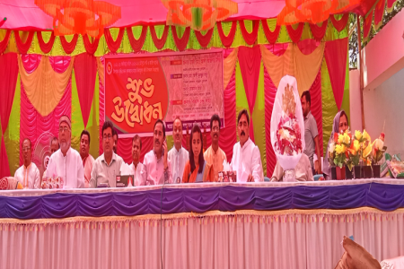 দামুড়হুদায় প্রান্তিক কৃষকদের মাঝে সার বীজ বিতরণ 