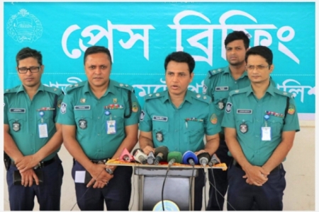 ডিবি পুলিশ সেজে ডাকাতি,  গ্রেপ্তার-৭