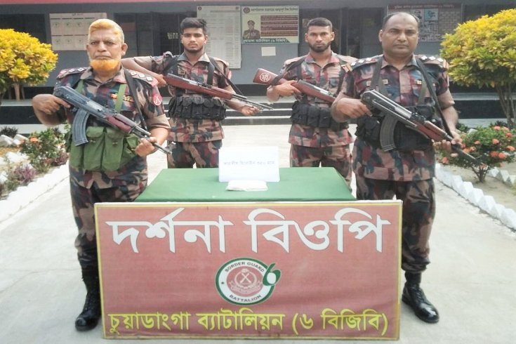 ট্রেনের বগিতে মিলল ৭ লাখ টাকার ভারতীয় হিরোইন