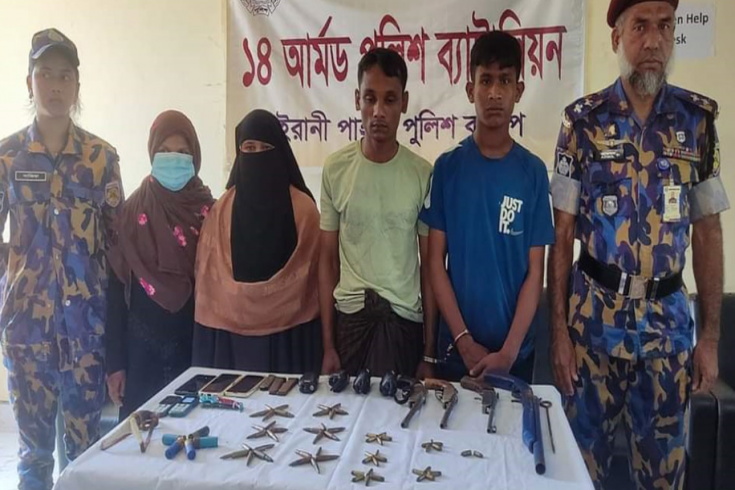 রোহিঙ্গা ক্যাম্প থেকে অস্ত্র-গোলাবারুদসহ আটক ৪