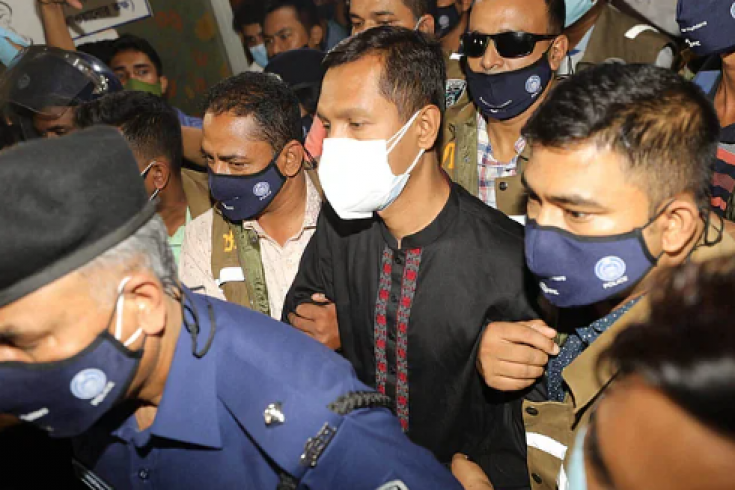 আদালতে কাঁদলেন বাবুল আক্তার