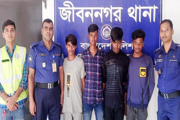 প্রেমের অভিনয় করে ৩ স্কুলছাত্রীকে অপহরণ, আটক ৪ 
